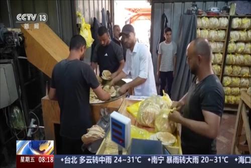 停業(yè)近兩個(gè)月 加沙一面餅廠恢復(fù)生產(chǎn)