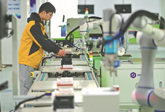 High-tech manufacturing, fixed-asset investment strong