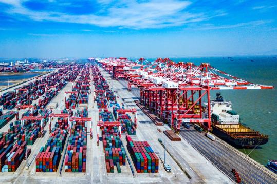 China's foreign trade up 5.7% in first 4 months