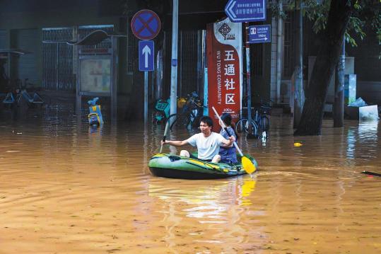 Xi urges all-out response to floods, drought