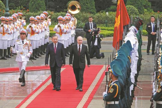 Putin vows to shore up ties with Vietnam