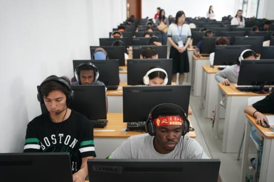 Foreign students navigate challenges of yanggaokao in Shanghai