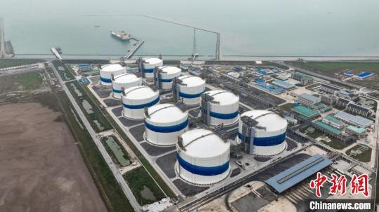 World's largest LNG storage tank cluster ready in China