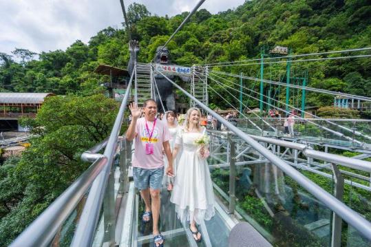 International couples embark on romantic tour in Qingyuan