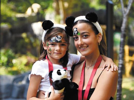 'California Panda Day' welcomes bear duo