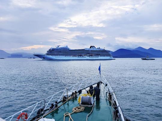 Luxury cruise ship docks at both Zhoushan and Wenzhou ports in Zhejiang