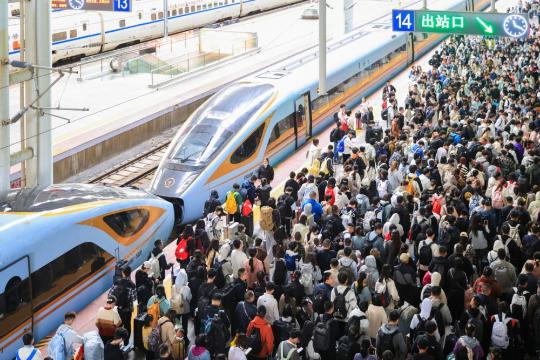 China sees 177 million railway passenger trips during holiday