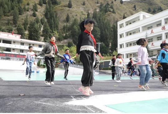 Students thrive with rope-jumping at Gansu school