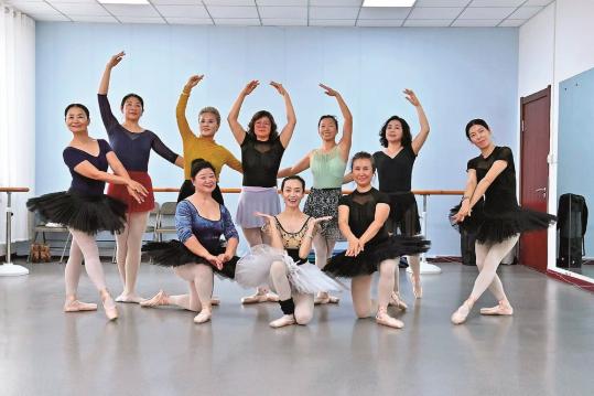 Seniors discover poise and confidence through ballet