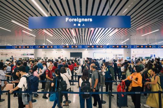 Freight and passenger traffic surged at Guangzhou Airport in 2024