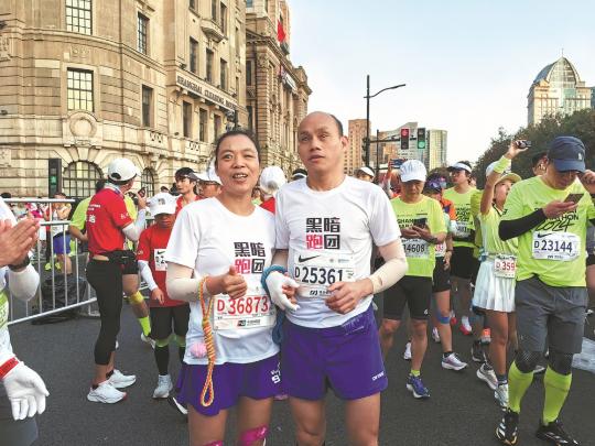 Blind couple sets milestone by completing marathon