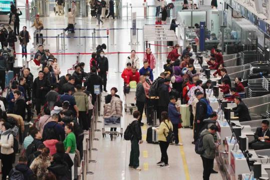 Spring Festival travel rush kicks off, sets records in aviation sector