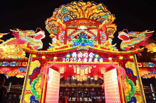 Chang'an Lantern Festival lights up Xi'an's historic sites