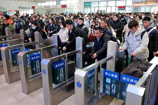 Surge in passenger trips showcases China's robust transportation network