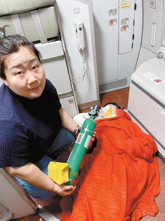Chinese nurse praised for treating passenger on flight to Ireland