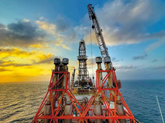 Drilling platform captures, stores carbon