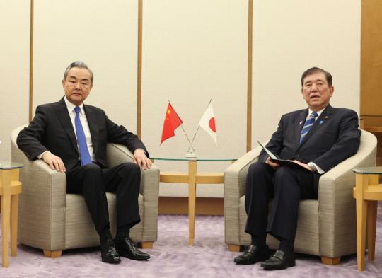 FM: China, Japan should work together for regional stability