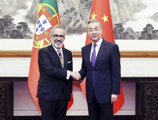 European officials' visits set to bolster trust