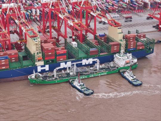Shanghai port completes first-ever ship-to-ship bio-methanol bunkering