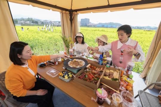 China's consumption heats up in Q1