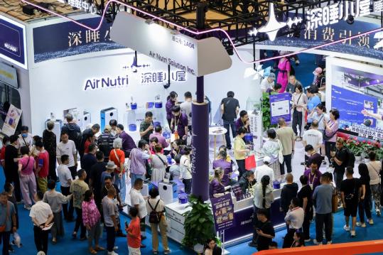 Enterprises eye China's huge consumer market