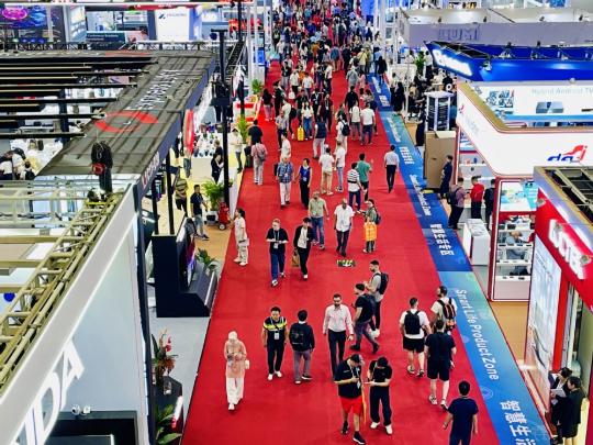 Canton Fair's second phase sets attendance record