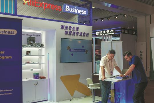 Amid tariff hikes, U.S. consumers flock to Chinese e-commerce platforms