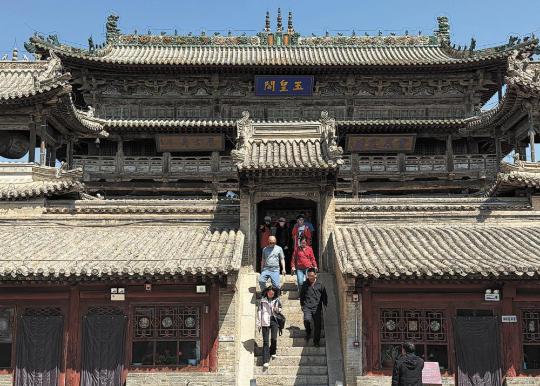 Travelers choose rural escapes for May Day break