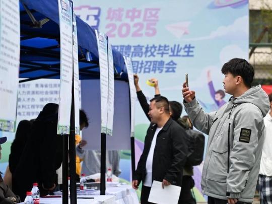 China sees busy recruitment season in March and April