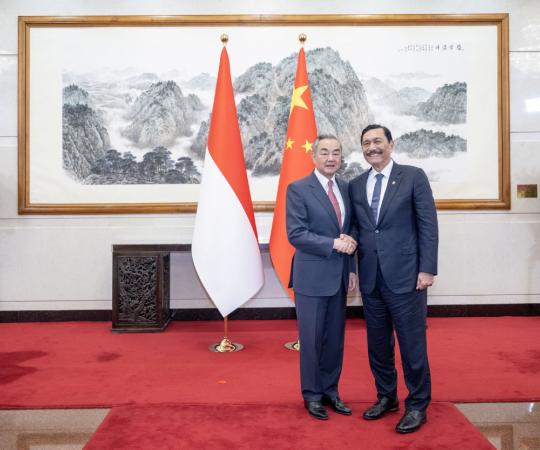 China, Indonesia must together resist unilateralism and the forces against globalization, Wang says