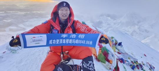 Beijing teen makes history with Everest summit climb