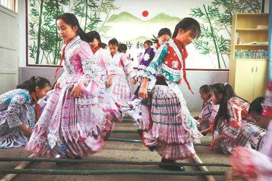 Xi greets opening of Chinese Young Pioneers congress