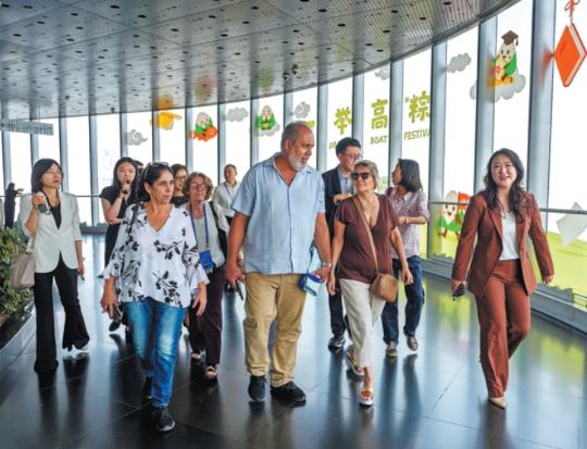Mayors laud Shanghai for innovations