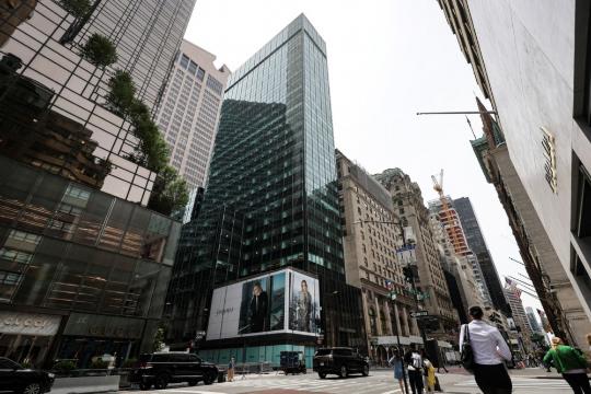 Tariff worries weigh on U.S. retail sector