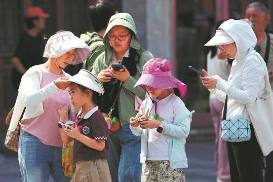 Alerts issued as heat wave tightens grip on northern region