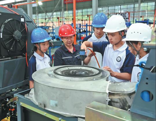 Joint efforts to secure jobs for graduates