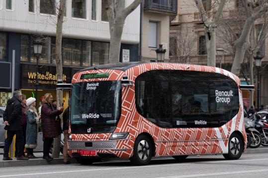 Self-driving firms steer toward globe