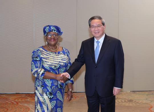 China ready to work with intl community to get world economy back on track, says Premier Li