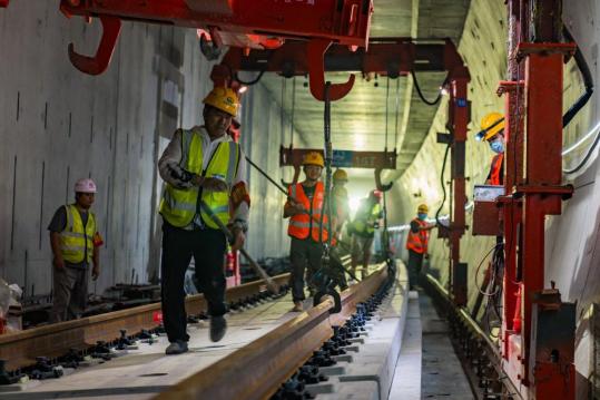 Shanghai starts track laying work on first metro line across Yangtze River