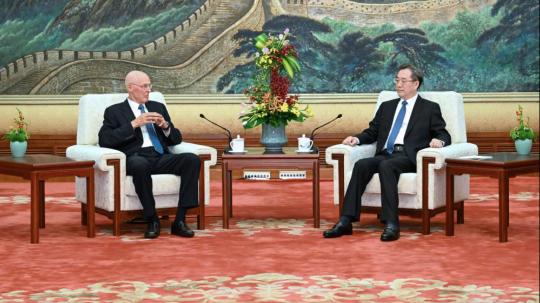 Chinese vice premier meets former U.S. treasury secretary