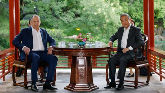 Chinese, Russian FMs pledge united front amid global turmoil