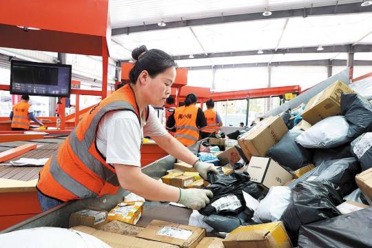 China handles 95 billion parcels in first half of year