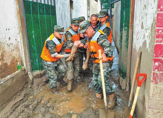 Reopened roads to speed up search for flood victims