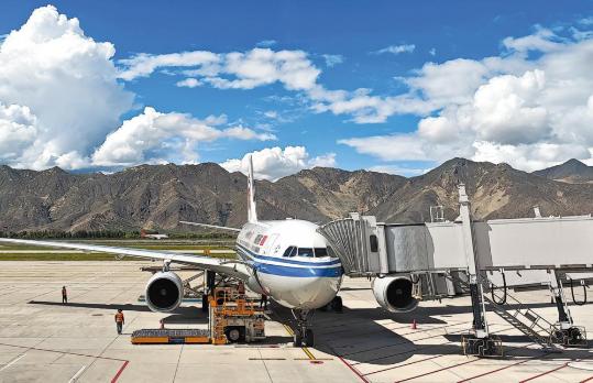 Xizang air travel sees six-decade strong surge