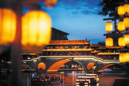 Chengdu's charming nighttime economy bedazzles visitors