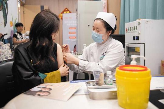 Parents, experts hail free HPV vaccination for girls