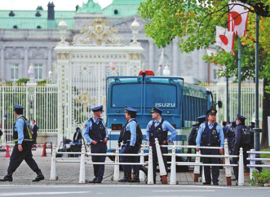 Japan, U.S. leaders sign economic agreement