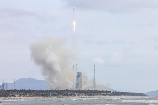 China launches group of internet satellites into orbit