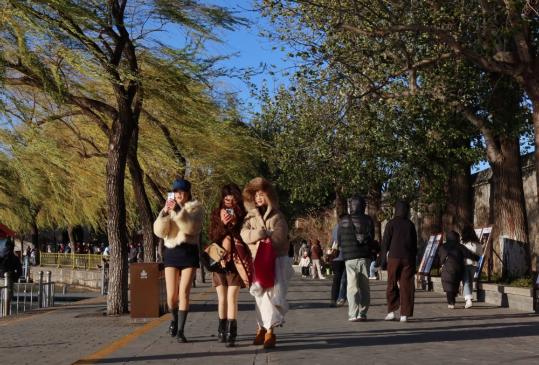 Beijing hit by freezing wind