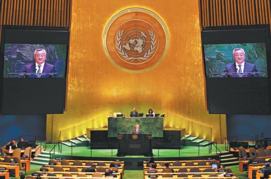 Japanese PM's remarks seen as bid to court right-wingers